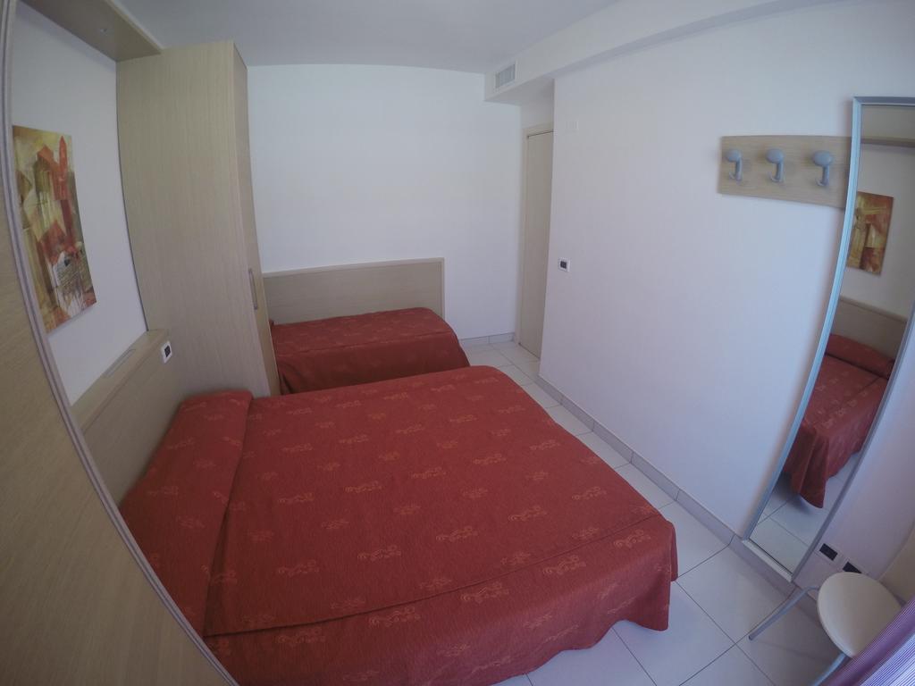 Residence Zenith Каорле Екстер'єр фото