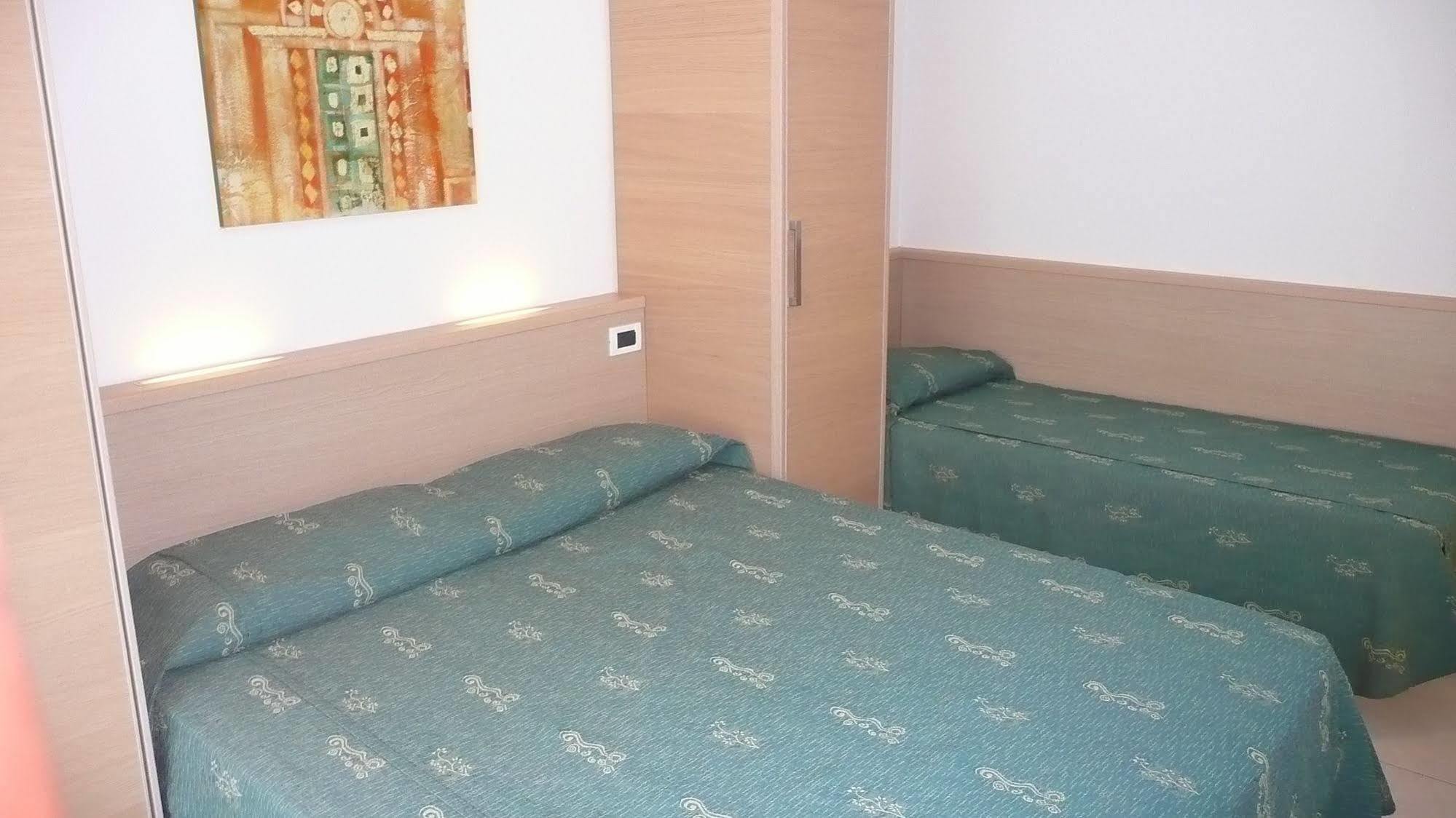 Residence Zenith Каорле Екстер'єр фото