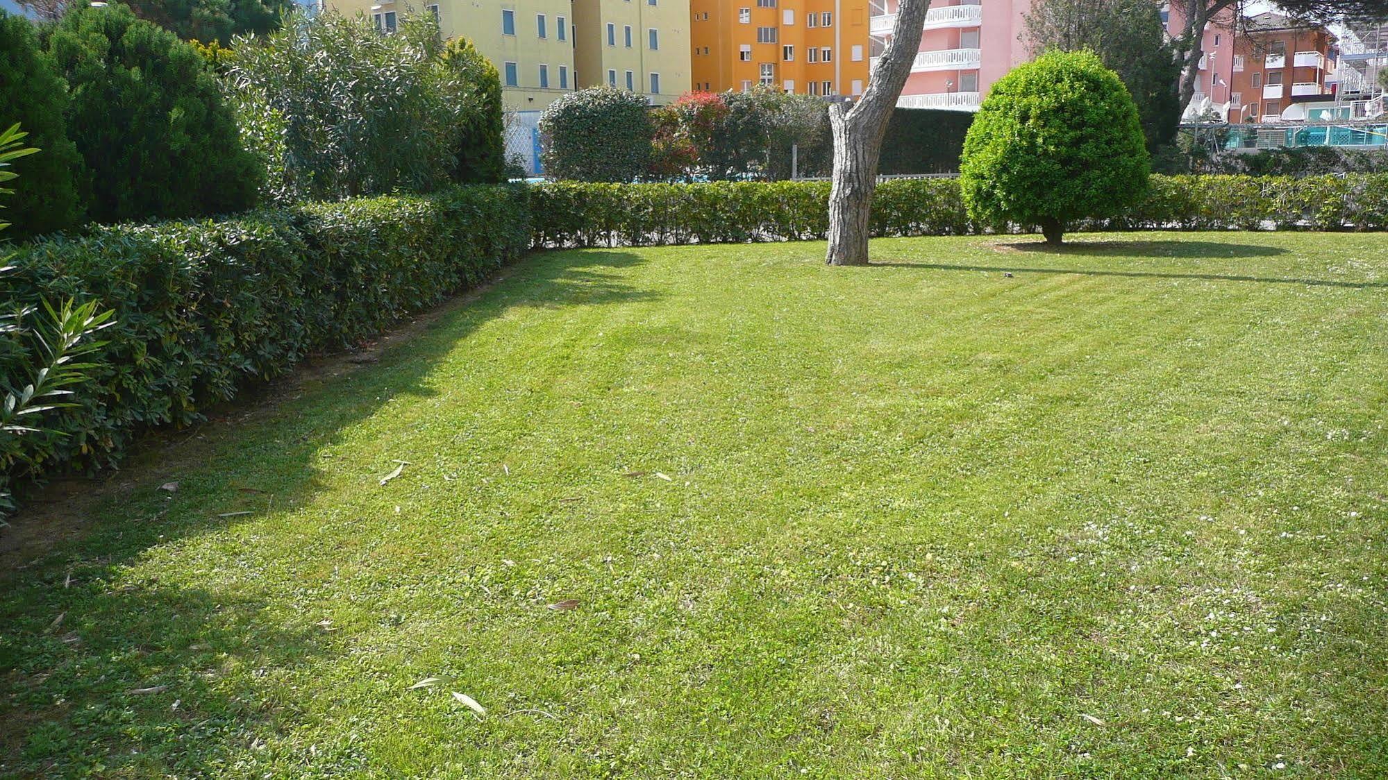 Residence Zenith Каорле Екстер'єр фото
